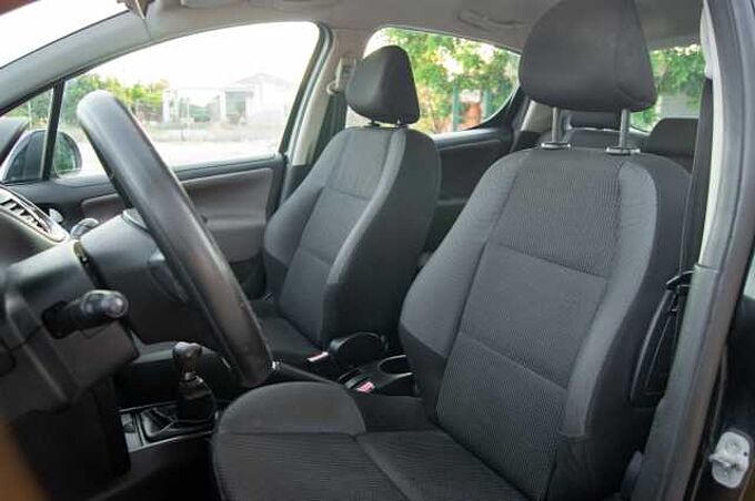 Peugeot 207 1.4i Urban 75