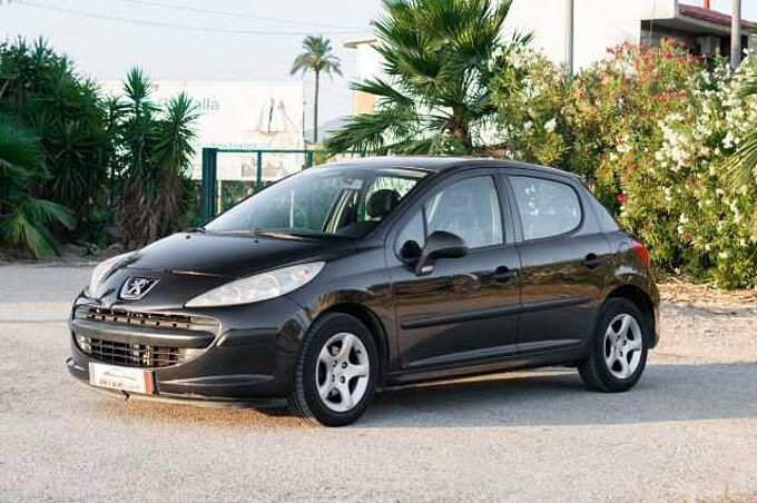 Peugeot 207 1.4i Urban 75