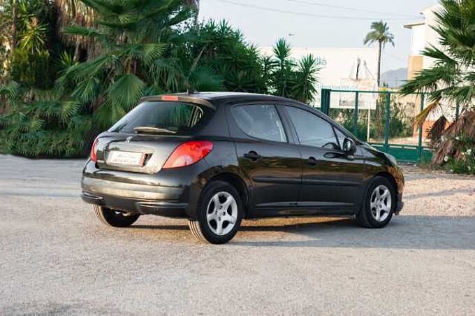 Peugeot 207 1.4i Urban 75