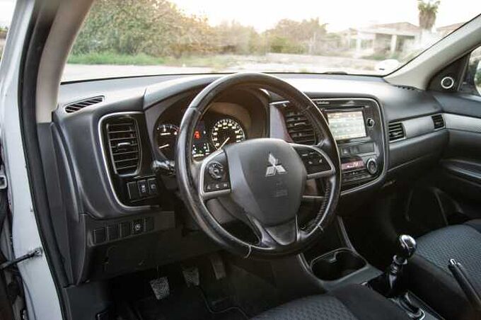 Mitsubishi Outlander Diesel 220DI-D Motion 4WD