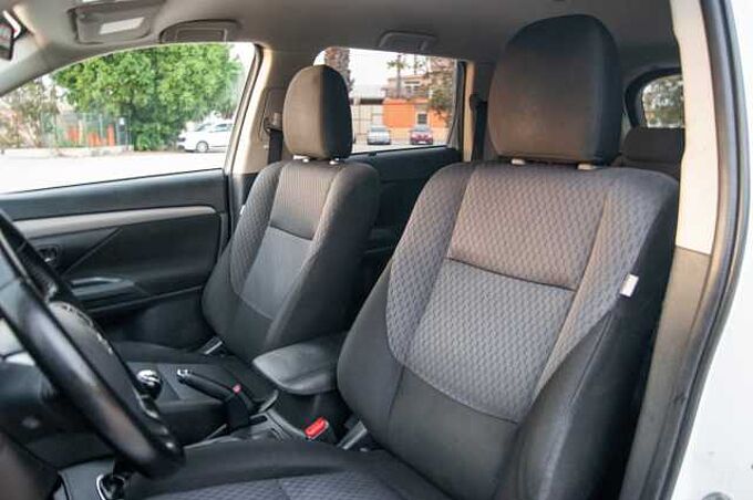 Mitsubishi Outlander Diesel 220DI-D Motion 4WD