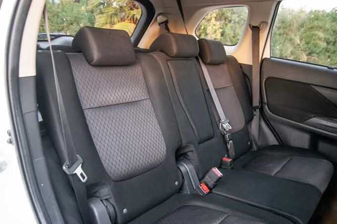 Mitsubishi Outlander Diesel 220DI-D Motion 4WD