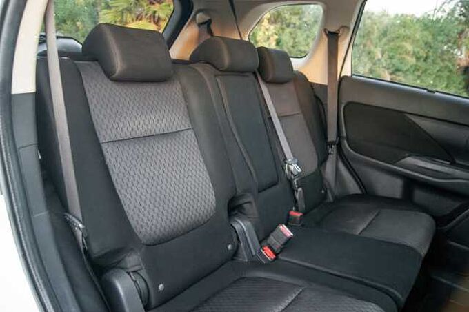 Mitsubishi Outlander Diesel 220DI-D Motion 4WD