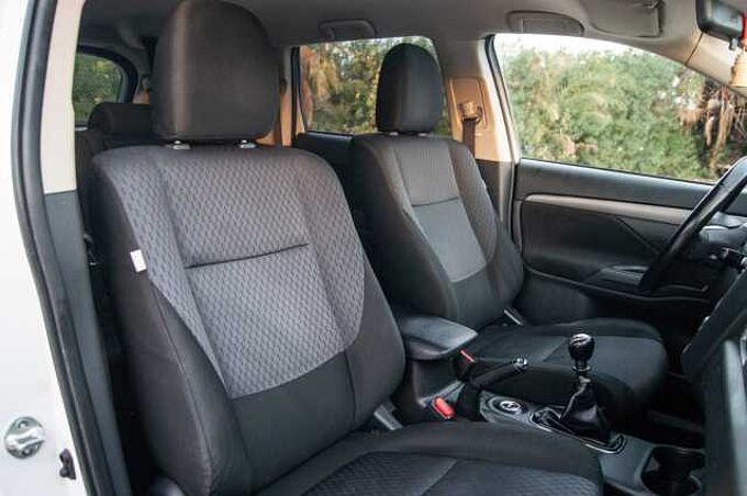Mitsubishi Outlander Diesel 220DI-D Motion 4WD