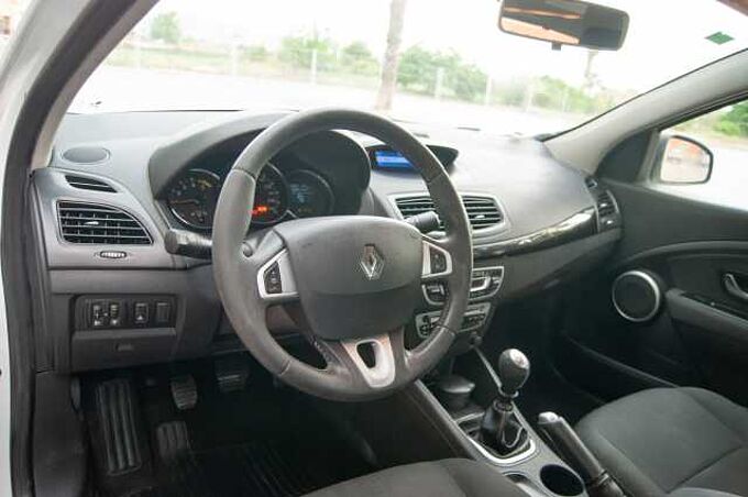 Renault Fluence ES - BerS4 1.6 16V 110 EU4, Expression, 2010 - 2012
