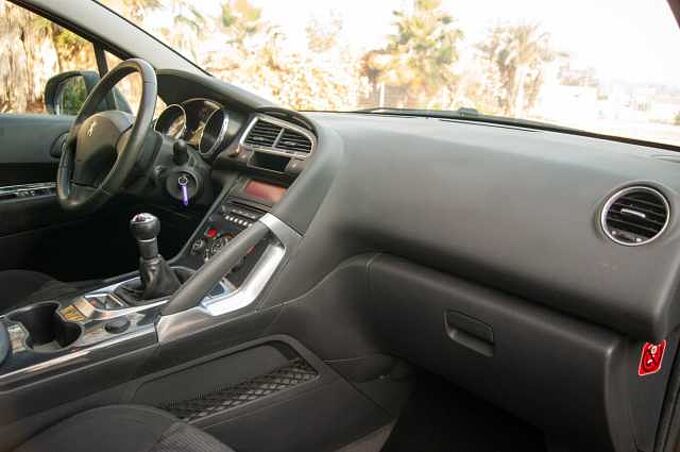 Peugeot 3008 1.6 VTI 120 PREMIUM