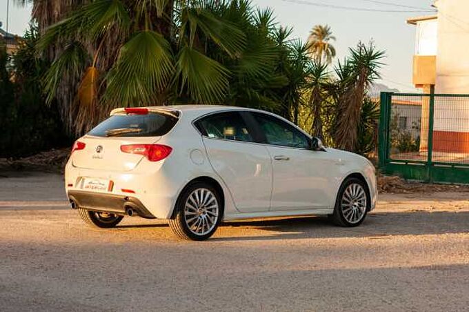 Alfa Romeo Giulietta ES - Ber5 2.0 JTDM 16V EU5, Distinctive, 2010 - 2013