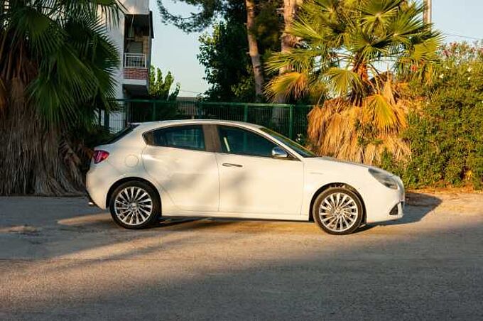 Alfa Romeo Giulietta ES - Ber5 2.0 JTDM 16V EU5, Distinctive, 2010 - 2013