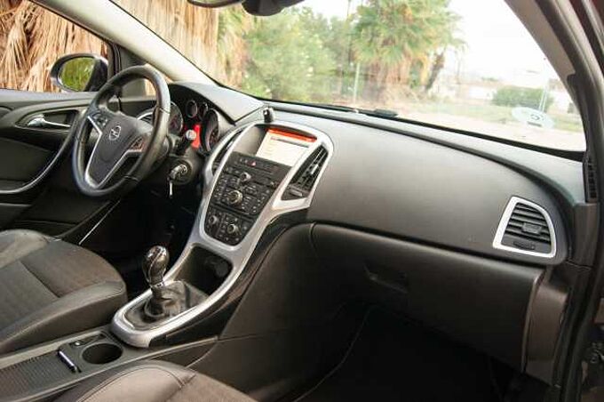 Opel Astra 1.6 CDTI 135 SPORTIVE
