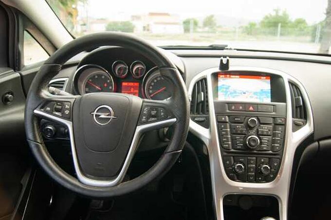Opel Astra 1.6 CDTI 135 SPORTIVE