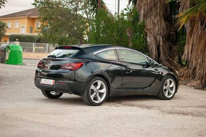 Opel Astra 1.6 CDTI 135 SPORTIVE
