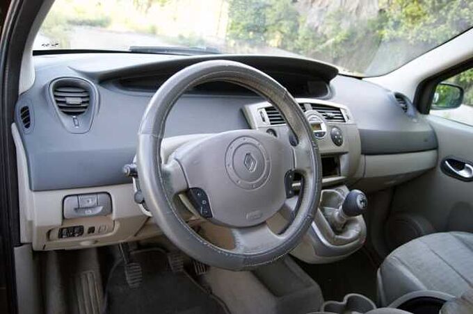 Renault Mégane Scénic II Diesel 1.9 DCI 105 PRIVILEGE