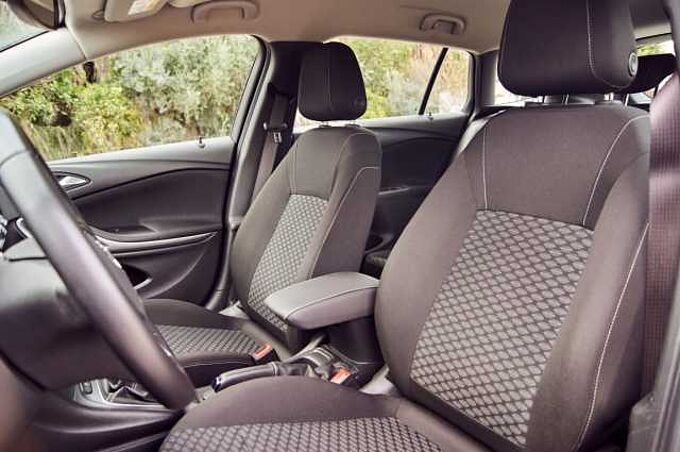 Opel Astra Sports Tourer Diesel ST 1.6CDTi Selective Pro 110 Selective Pro