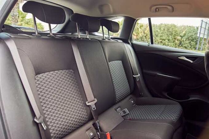 Opel Astra Sports Tourer Diesel ST 1.6CDTi Selective Pro 110 Selective Pro