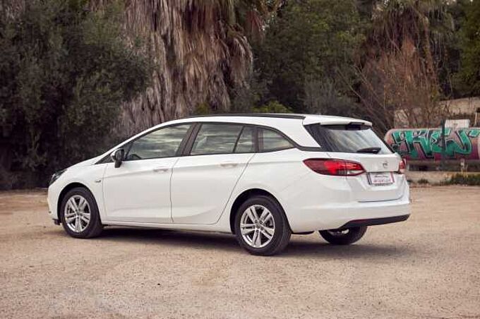 Opel Astra Sports Tourer Diesel ST 1.6CDTi Selective Pro 110 Selective Pro