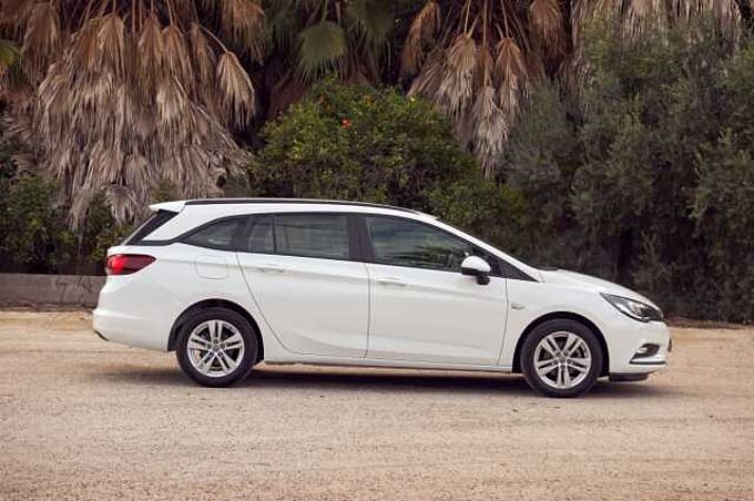 Opel Astra Sports Tourer Diesel ST 1.6CDTi Selective Pro 110 Selective Pro