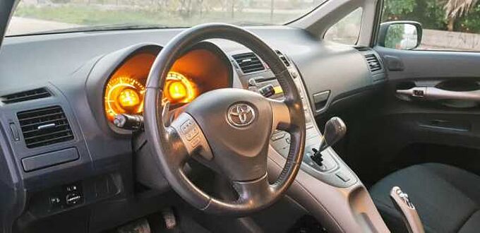 Toyota Auris Diesel 1.4D-4D Luna M/M Luna